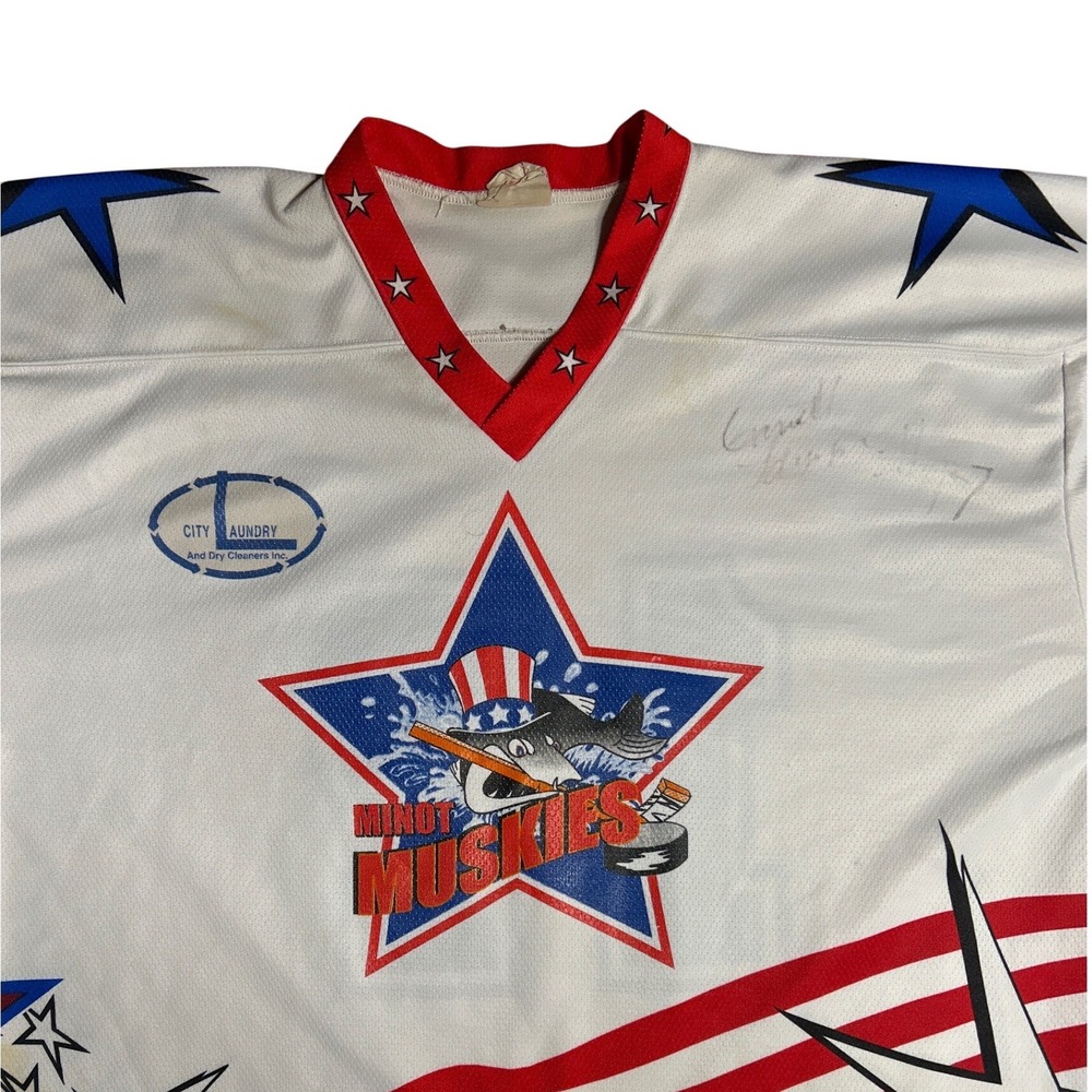 Vintage Minot Muskies Garrett Larson #17 Autographed Hockey Jersey Size XXL Rare